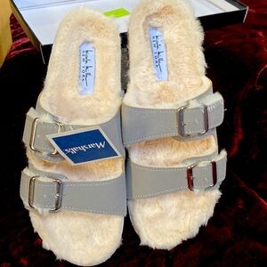 Nicole Miller New York Bettina Cream Faux Fur Buckle Slide Sandals Sz 8 Furry